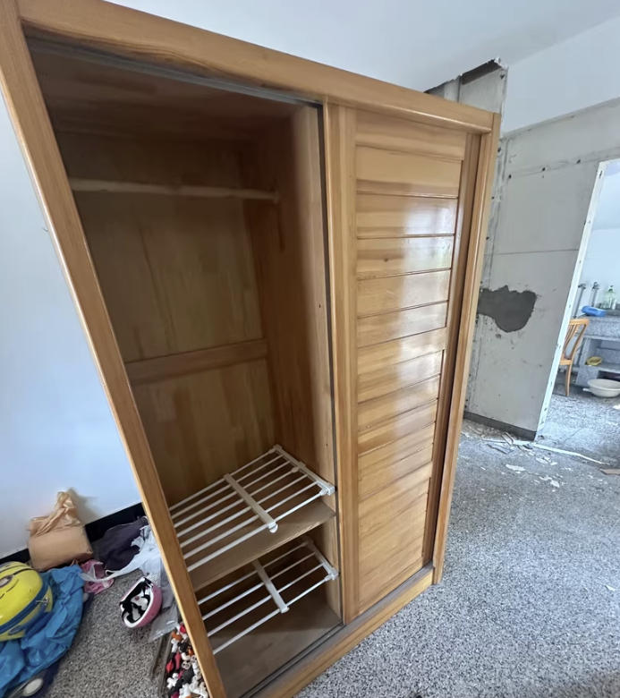 因工廠搬遷急需清理一批實(shí)木衣柜推拉門家用臥室簡(jiǎn)易組裝成人收納儲(chǔ)物柜子移門衣櫥